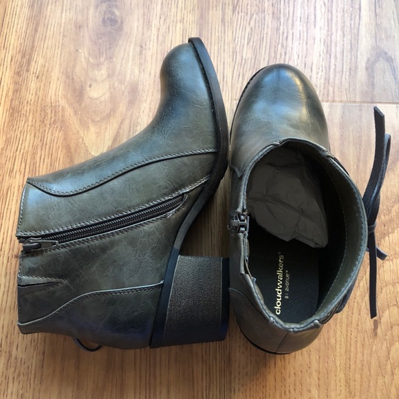 Brand New Beautiful Olive Booties - Picture 5 of 6